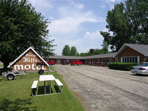 Algoma hotels  Von Stiehl Winery and CR-M Trailhead are also within 3 miles (5 km)